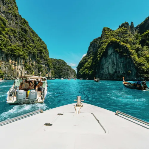 Vị trí thuận tiện để khám phá Hạ Long