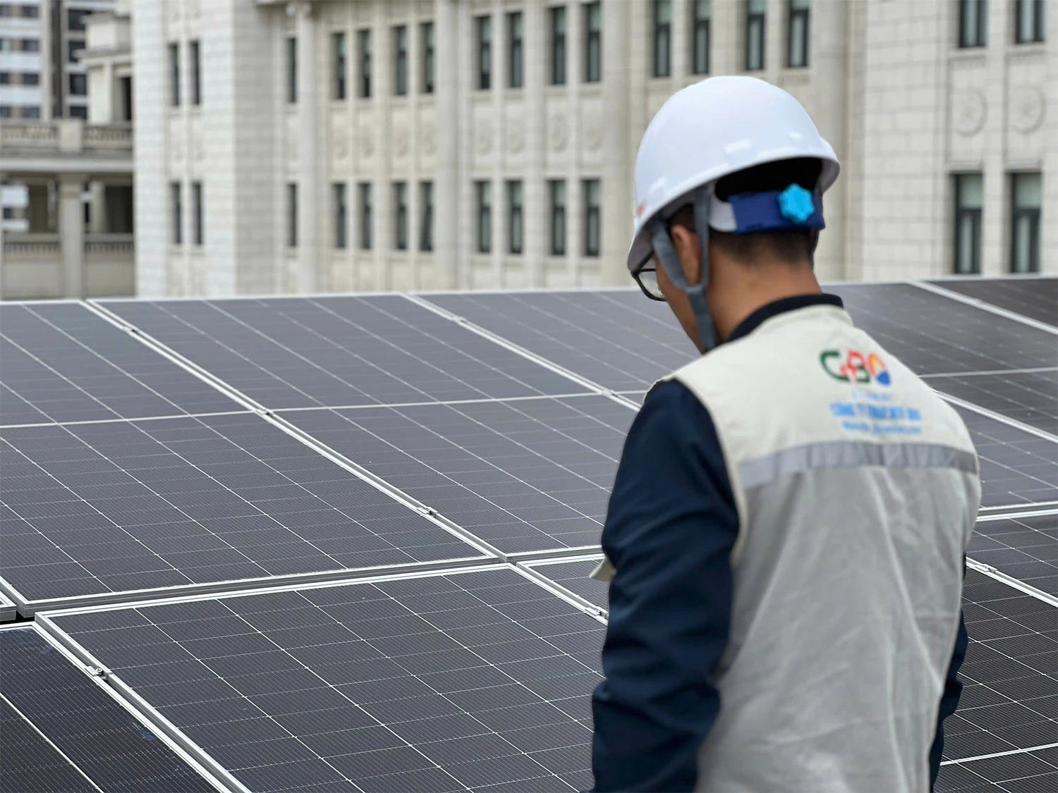 Điện mặt trời cho hệ thống điều hòa trung tâm - Trường đại học VinUni