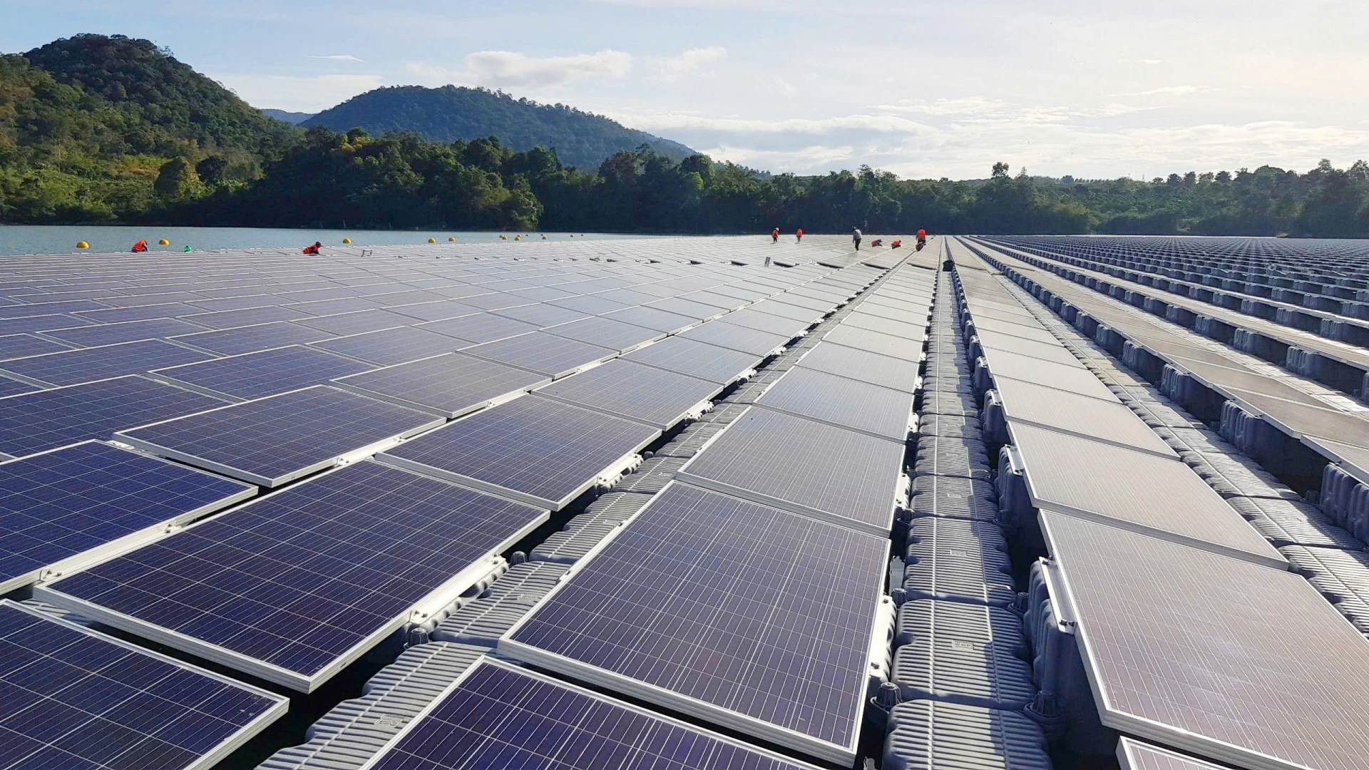 Nhà máy điện mặt trời Nổi Đa Mi