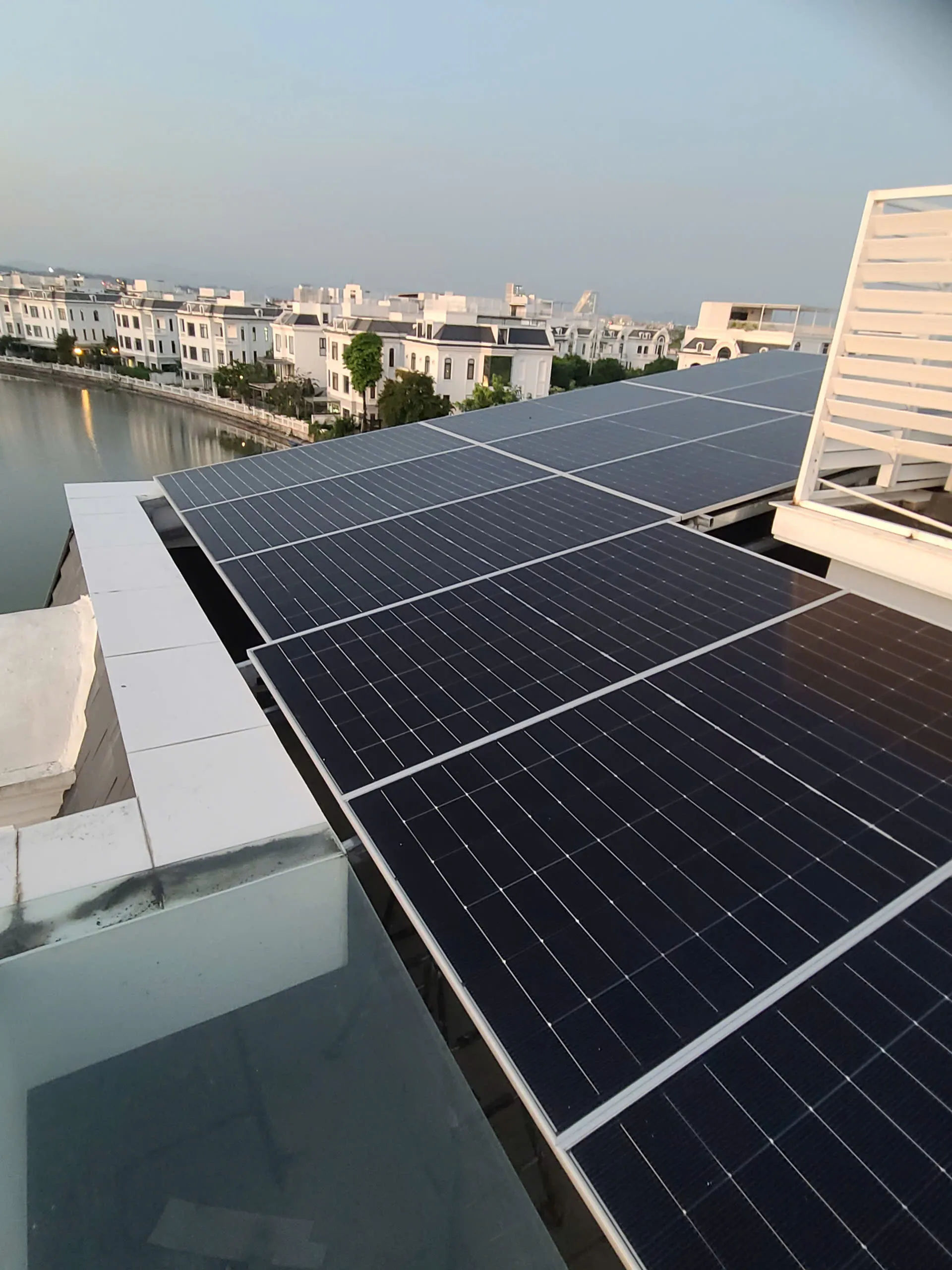 Dự án điện mặt trời mái nhà hệ hybrid 36kw - (Anh Tùng - Long Biên, Hà Nội)